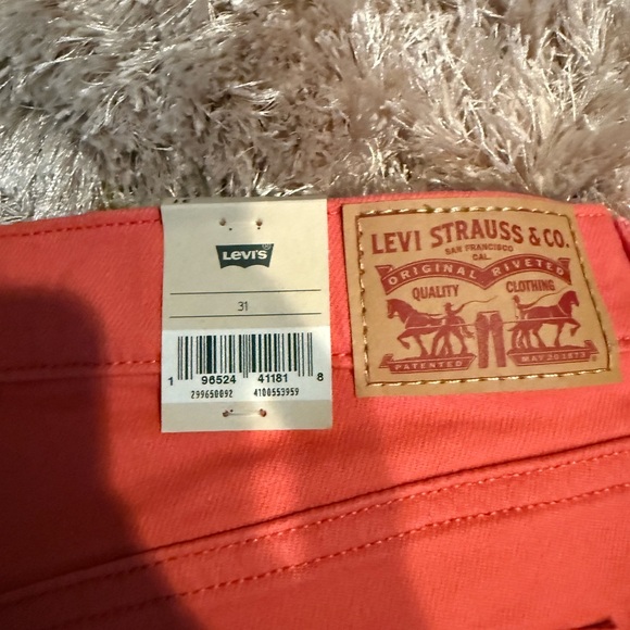 Levi's Vibrant Red Shorts - Picture 4 of 6
